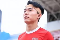 雷速体育比分直播-国内足球运动员以出色表现征服球迷