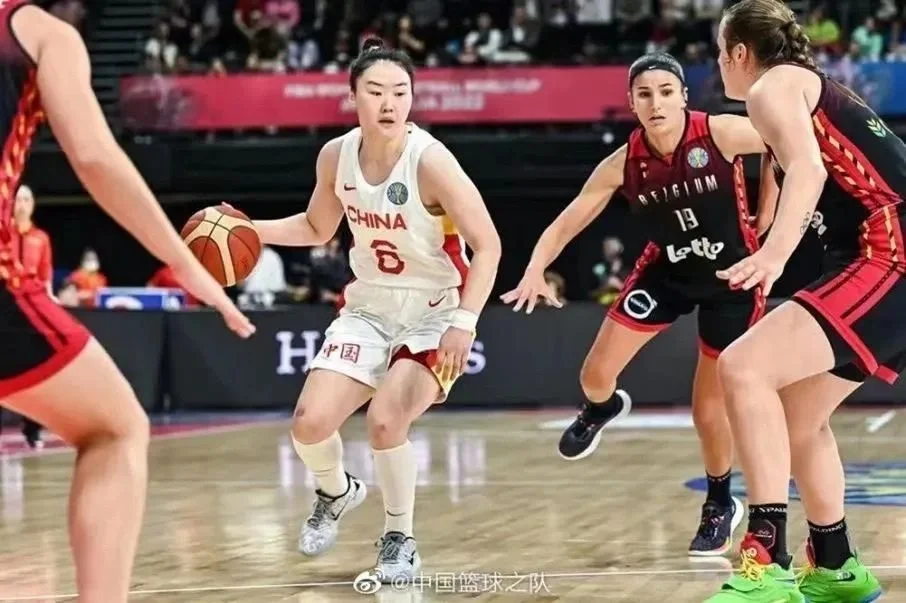 篮球女子半决赛，美国队轻松获胜晋级决赛