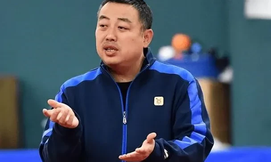 棒球赛场上刘国梁再创辉煌