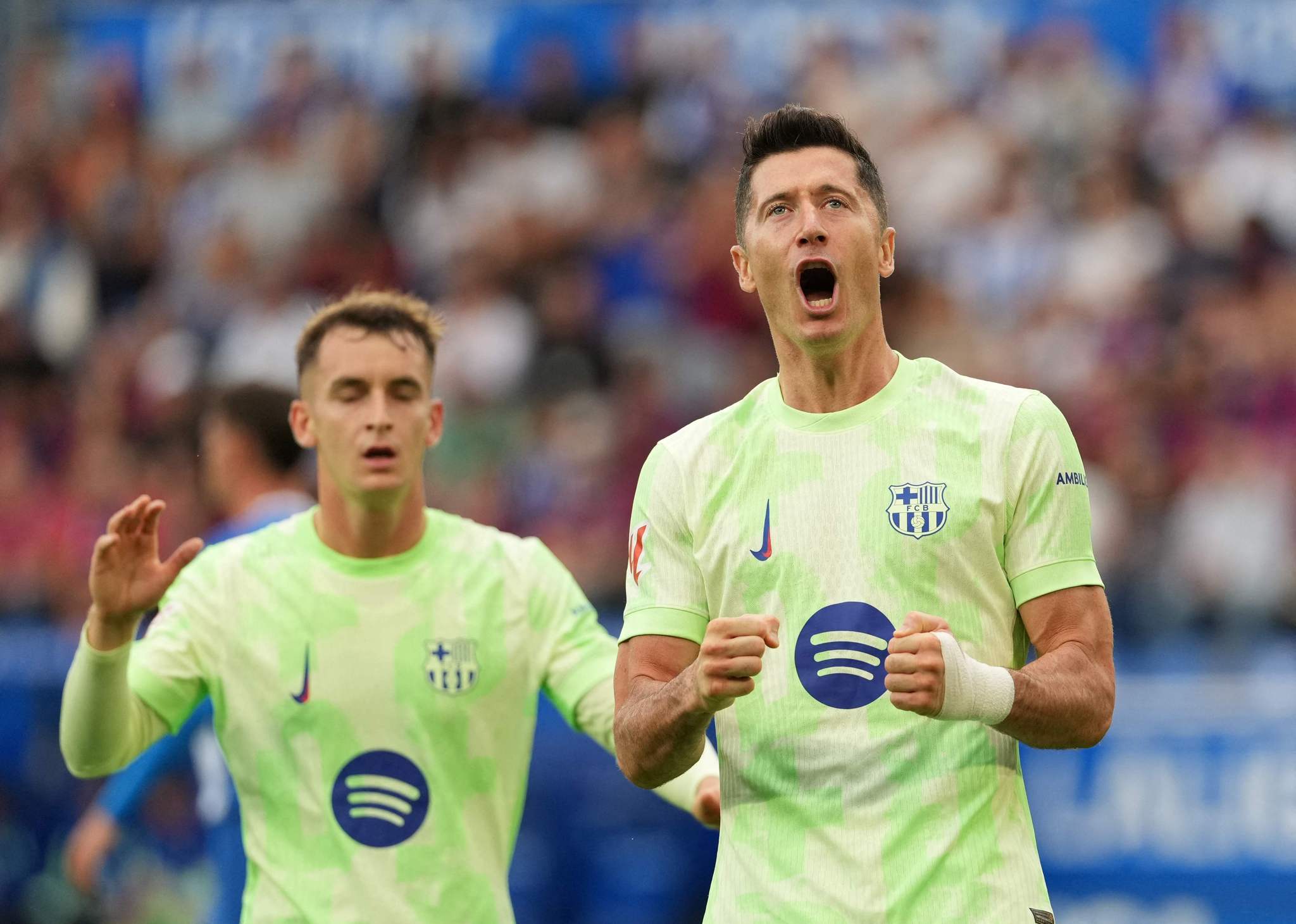 加拿大完胜罗马,莱万惊艳世界的简单介绍 加拿大完胜罗马,莱万惊艳世界的简单介绍