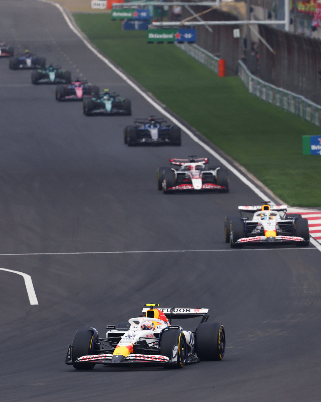 迈凯伦逆转哈斯车队，皮亚斯特里刷新纪录的简单介绍